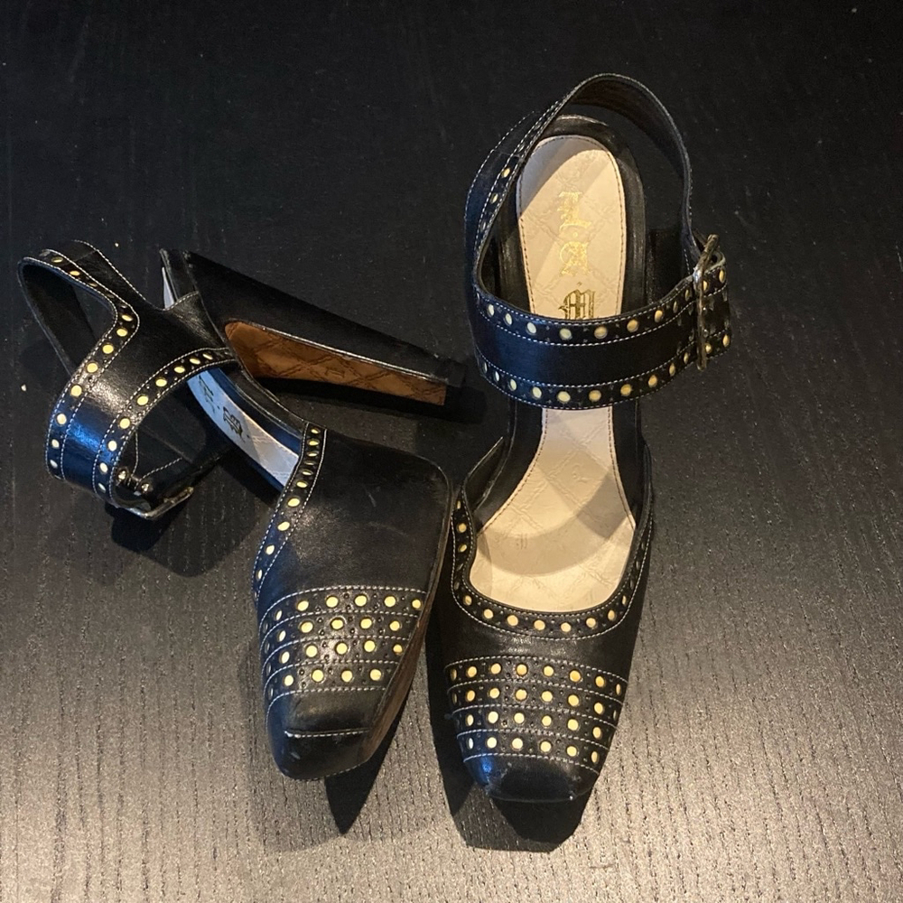 Women's L.A.M.B. Heels Black Gold Size 6.5